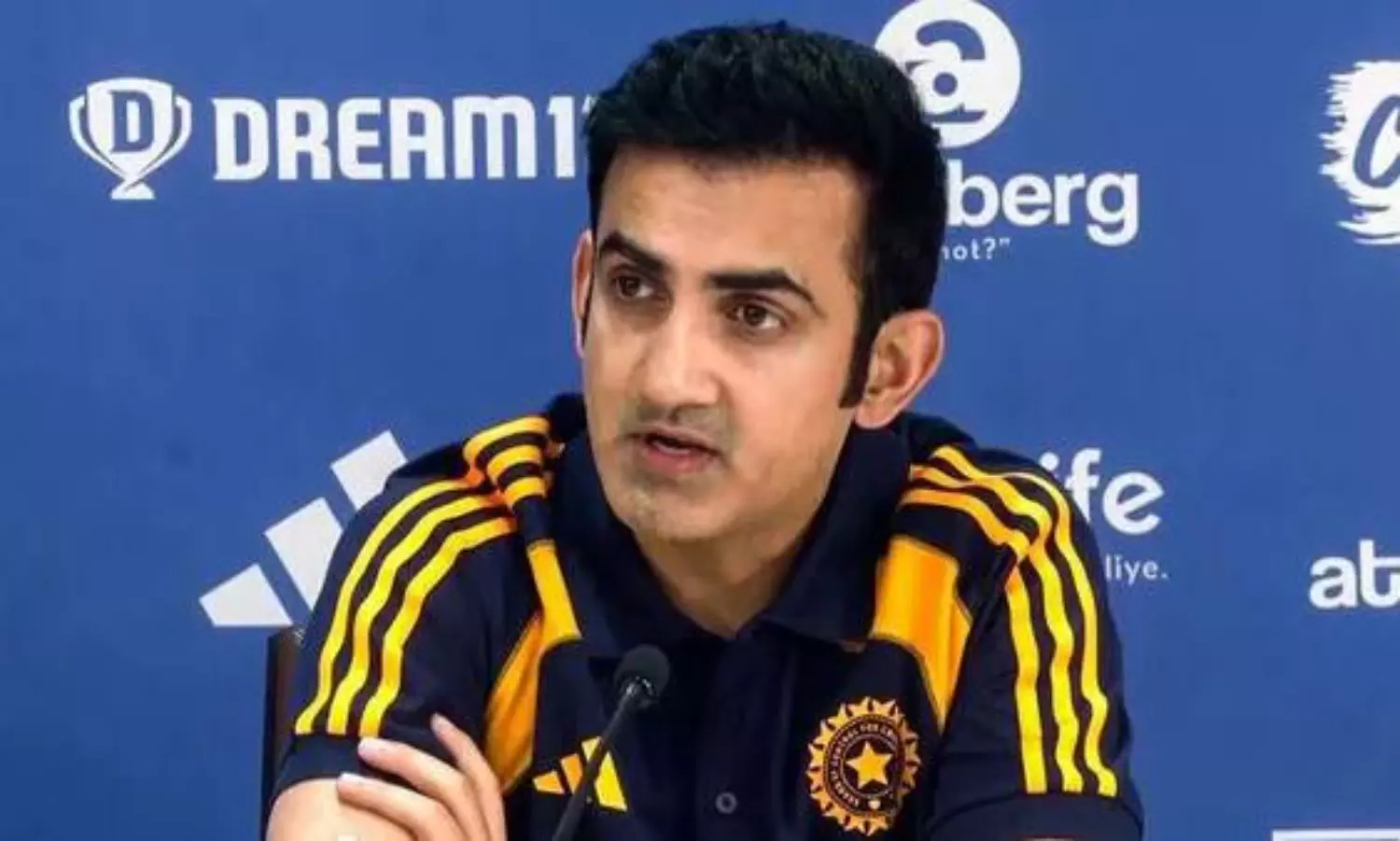 ఫ్యామిలీ టూర్ కాదు..దేశం కోసం..బీసీసీఐ రూల్ పై గంభీర్..కోహ్లికి కౌంటర్ ఫ్యామిలీ టూర్ కాదు..దేశం కోసం..బీసీసీఐ రూల్ పై గంభీర్..కోహ్లికి కౌంటర్