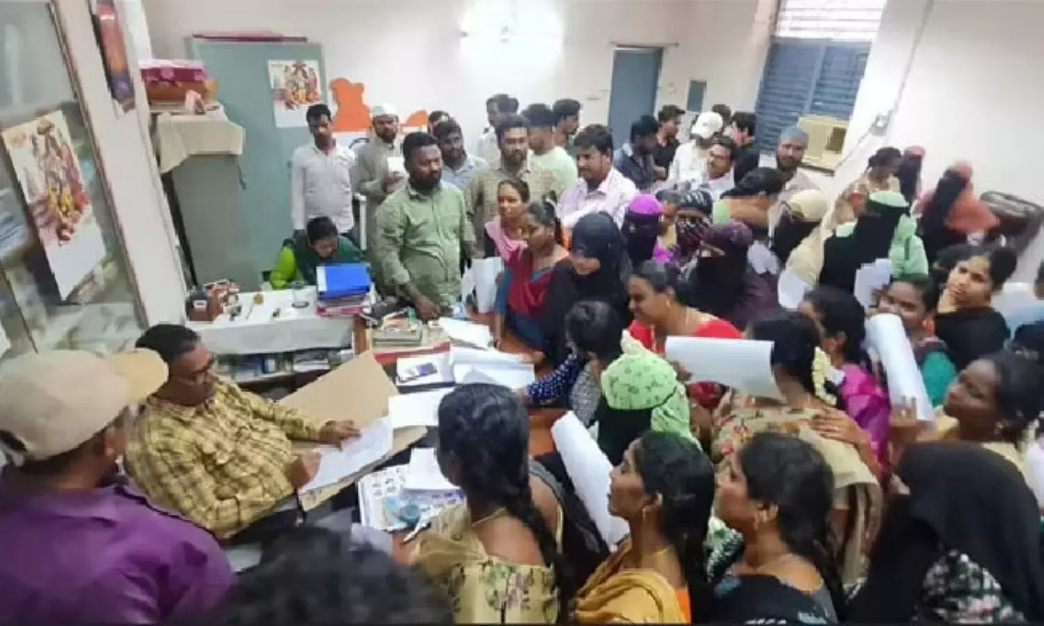 వాలంటీర్ల ఊసు  వినబడదంతే....వైసీపీ సైతం అంతే !