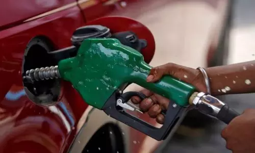 లీటర్ పెట్రోల్ ధర రూ.2.40... ఆలసించిన ఆశాభంగం!