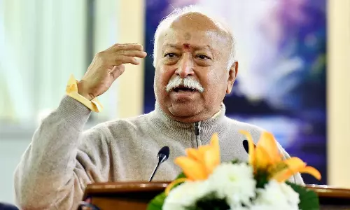 తప్పుకోవాలంటున్న ఆర్ఎస్ఎస్...మోడీ గురించేనా ?
