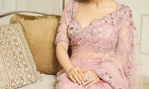 Aamna Sharif Stuns in Designer Saree