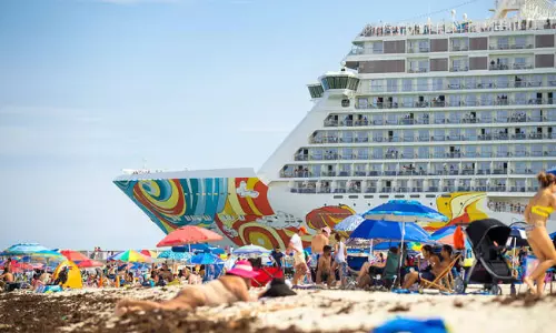 న్యూడ్ క్రూయిజ్ షిప్ జర్నీ : న్యూడ్ గా వారం పాటు ఎంజాయ్?