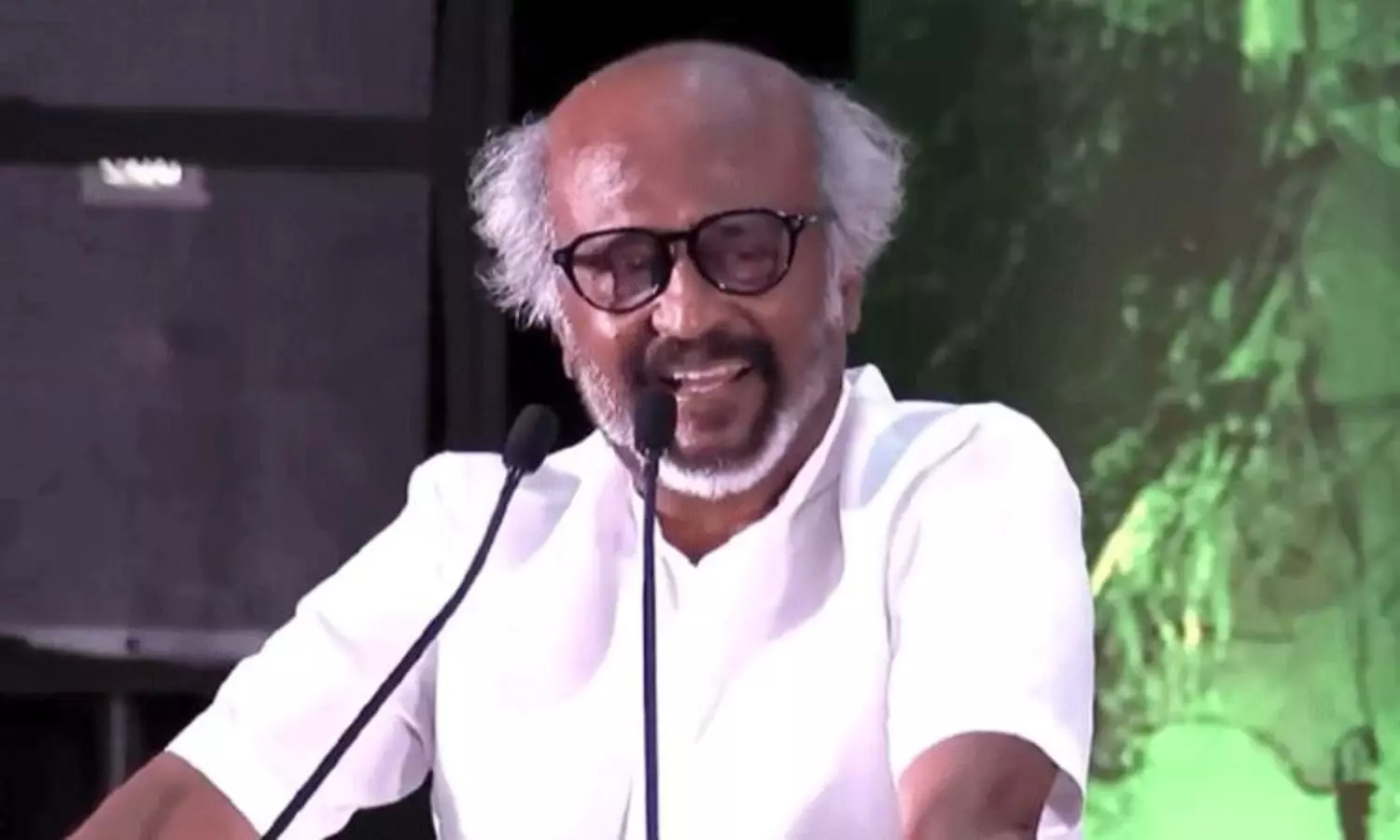 సూప‌ర్ స్టార్ ను ఏడిపించిన బుక్