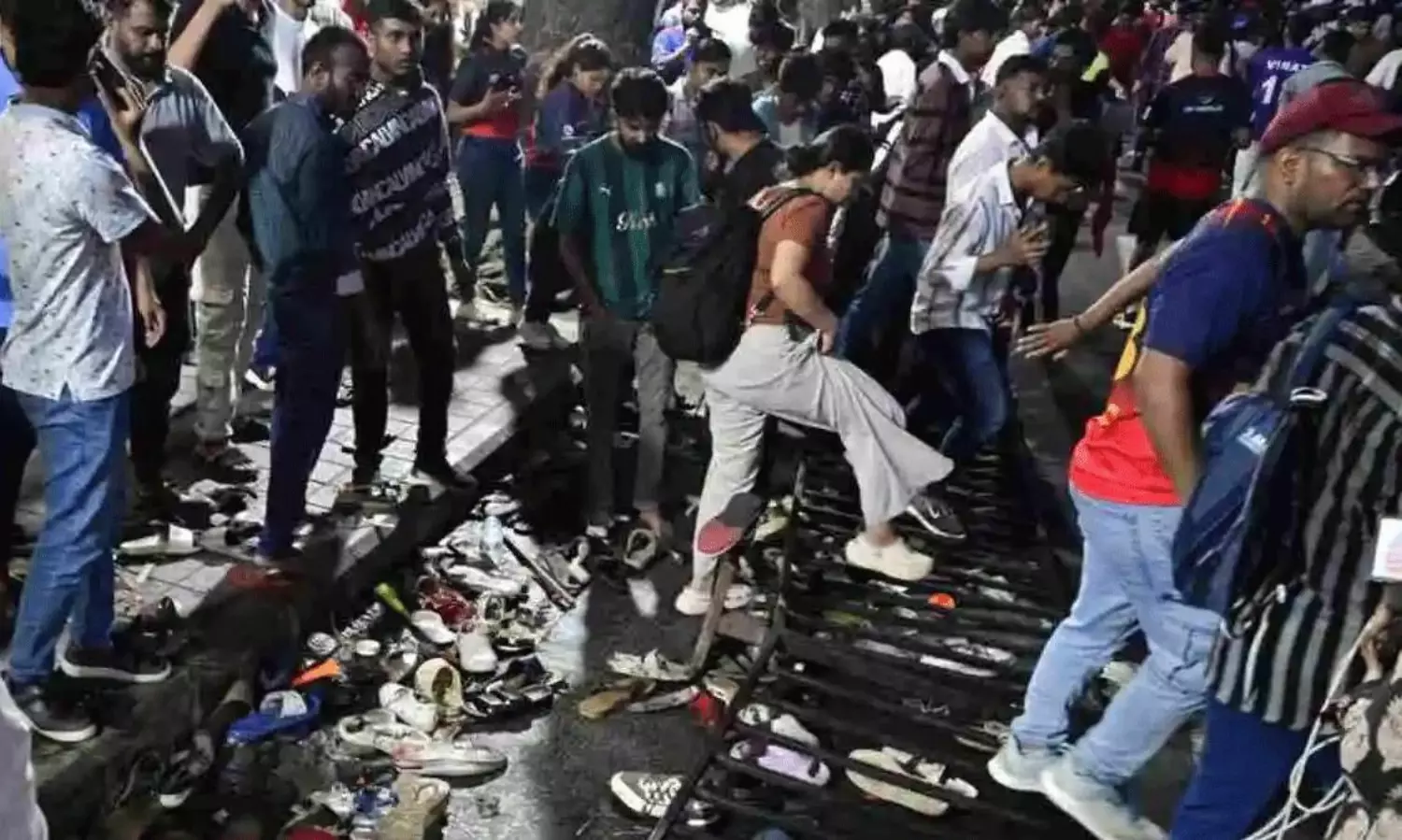 బెంగళూరు తొక్కిసలాట : నివేదికలో సంచలన విషయాలు