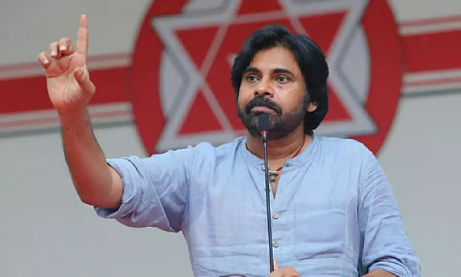 బీజేపీ నాయకుడు పవన్ అని జనాలు అనుకుంటున్నారా ?