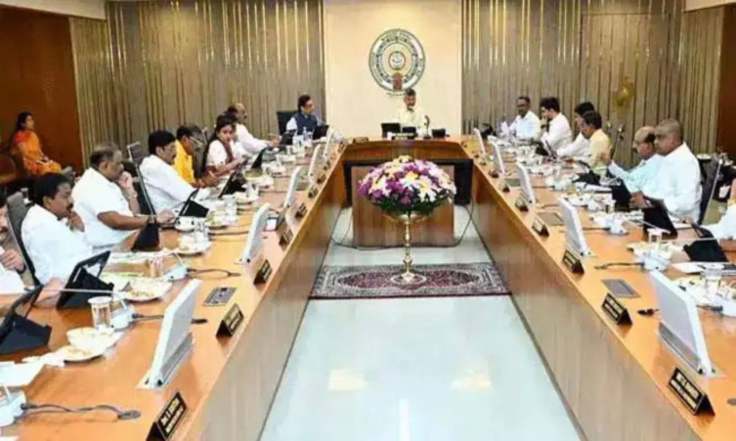 మంత్రులకు క్లాసులు.. గ్రౌండ్ రిపోర్టు బ్యాడేనా ..! మంత్రులకు క్లాసులు.. గ్రౌండ్ రిపోర్టు బ్యాడేనా ..!