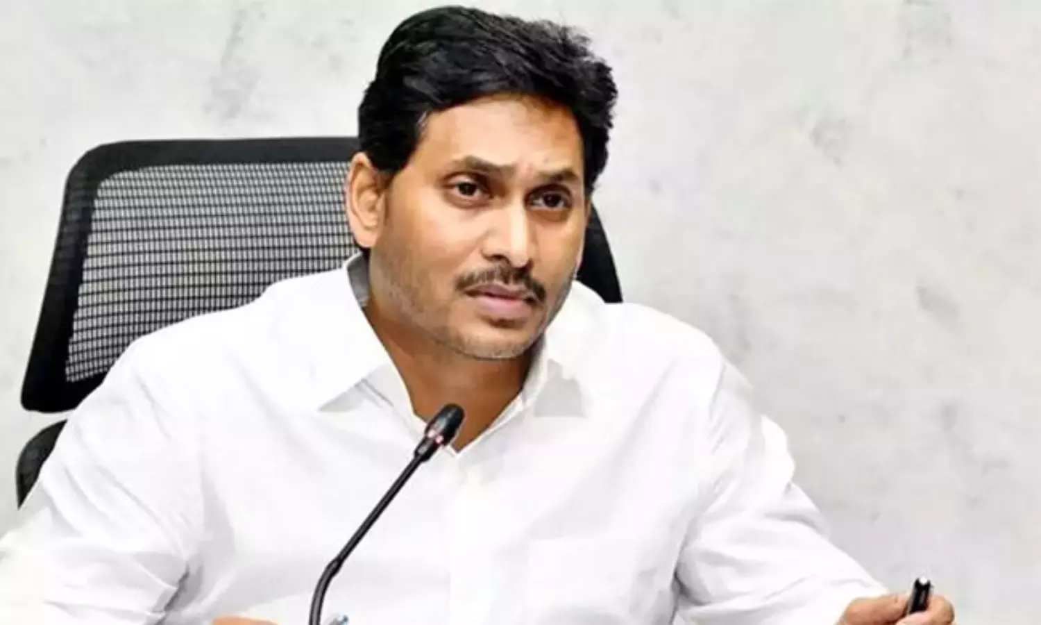 క‌ల‌వ‌ర పెడుతున్న జ‌గ‌న్ మాసిజం....!