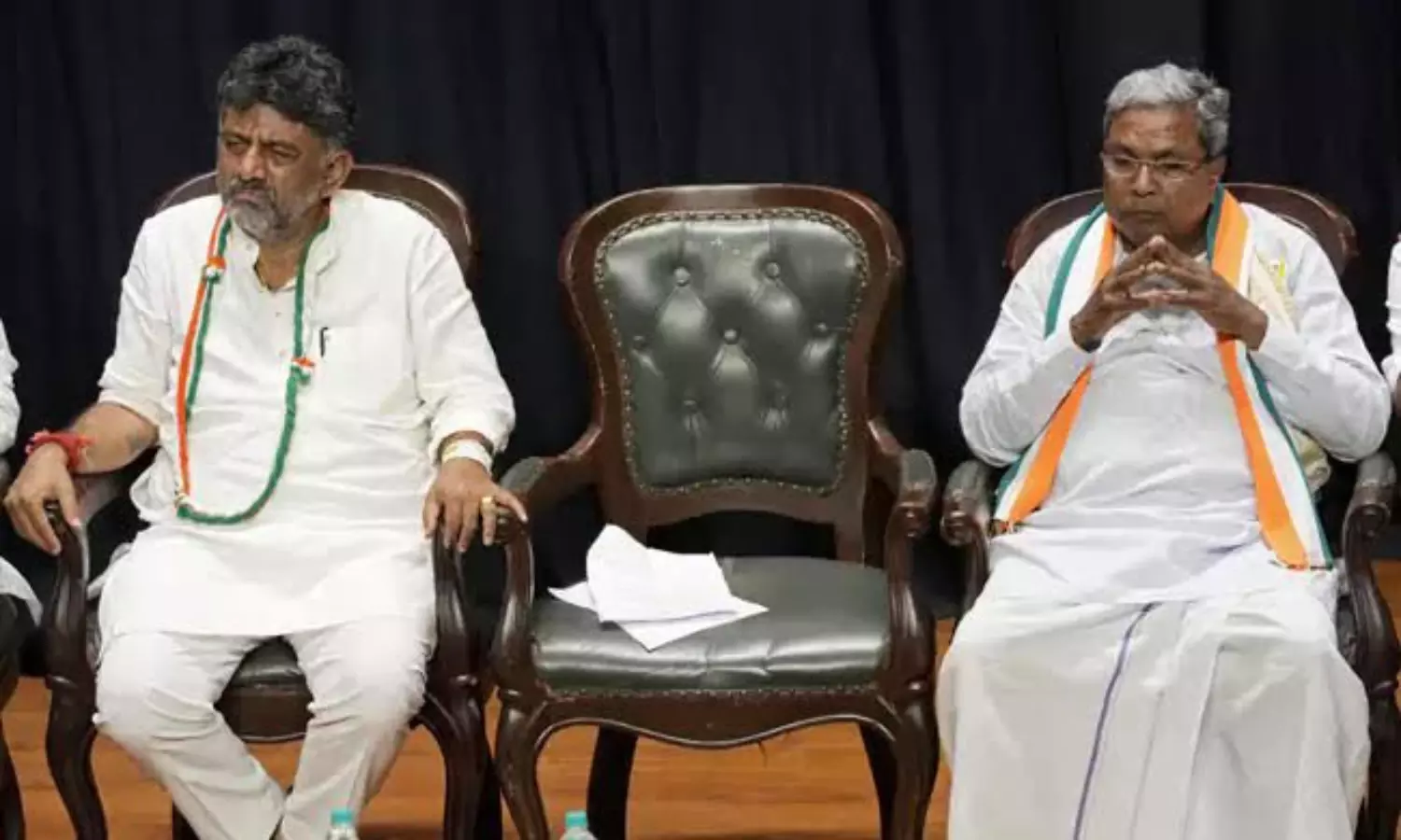 డీకే, సిద్ధరామయ్యా కుర్చీలాట!