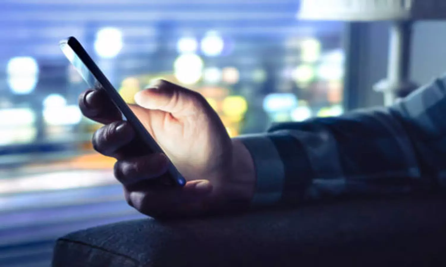 భర్త ఫోన్  దొంగతనం... బయటపడిన భార్య వివాహేతర సంబంధం!