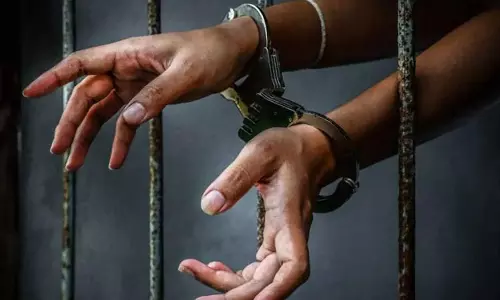 సీఎం టు సినీ ప్రముఖులతో ఫోటోలు.. కిట్టీ పార్టీలతో రూ.30 కోట్ల మోసం!