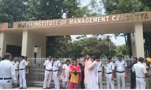 బాయ్స్ హాస్టల్ లో విద్యార్థినిపై అత్యాచారం!... ఐఐఎంలో ఏం జరిగింది?