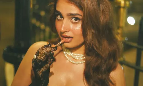 How Will You Sleep Tonight? Ayesha Khans Alluring Charm is Here