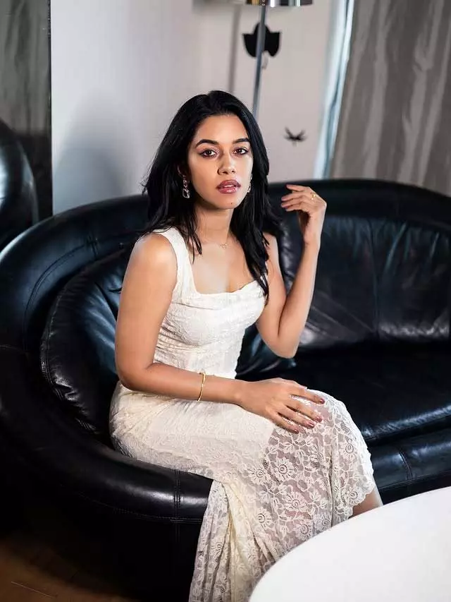 Mrinalini Ravi Defines Radiance In An Off-White Attire