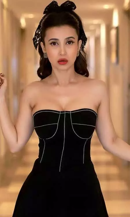 Is Monami Ghosh the Queen of Instagram? Her Black Dress Says Yes!