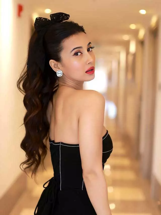 Is Monami Ghosh the Queen of Instagram? Her Black Dress Says Yes! Is Monami Ghosh the Queen of Instagram? Her Black Dress Says Yes!