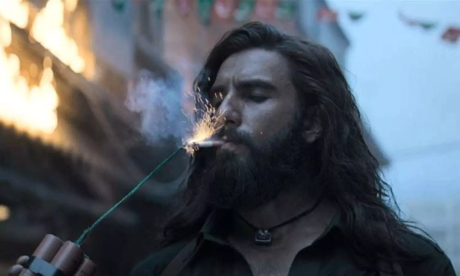 డిసెంబర్ సెంటిమెంట్ తో బ్లాక్ బస్టర్ ఖాయమేనా? డిసెంబర్ సెంటిమెంట్ తో బ్లాక్ బస్టర్ ఖాయమేనా?