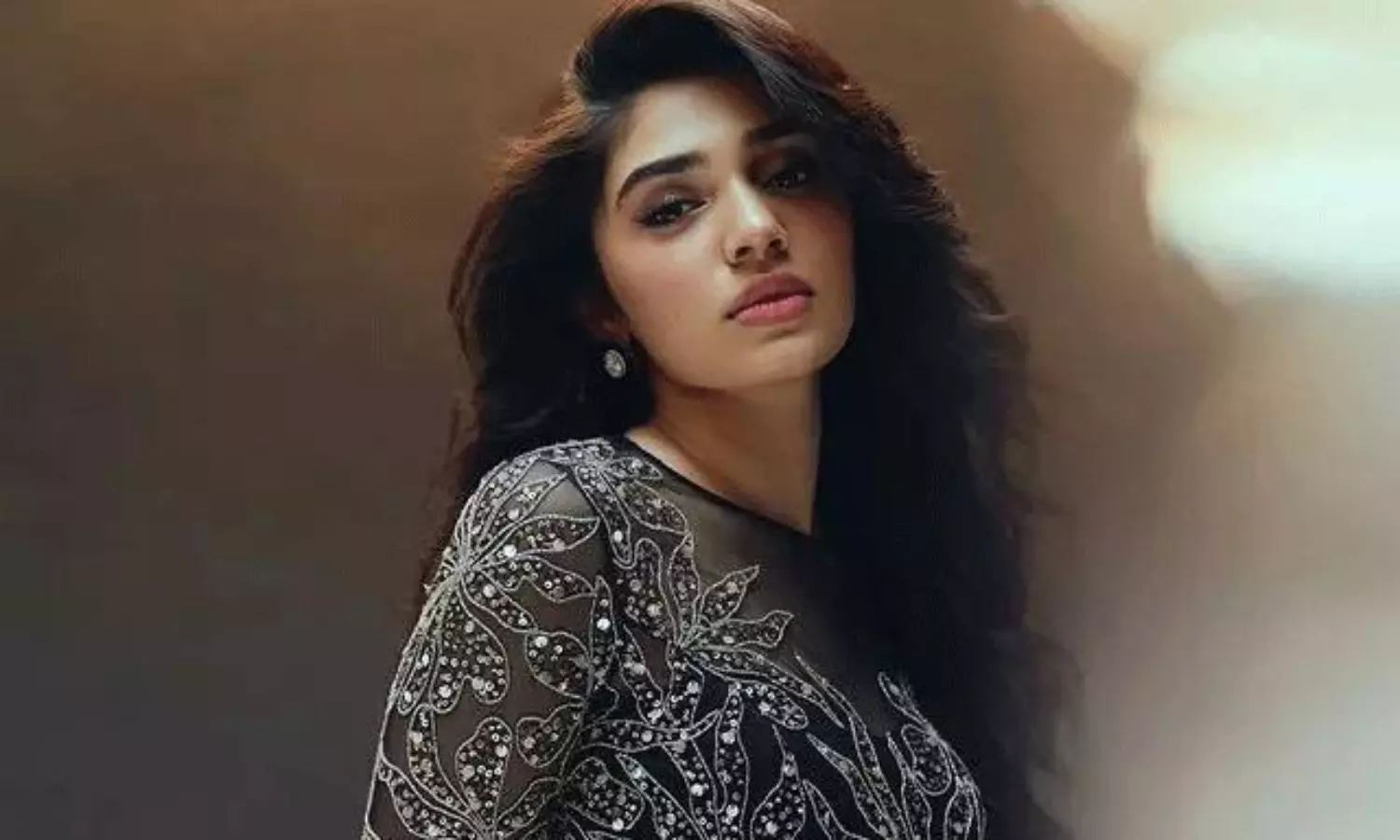 కృతి శెట్టి మకాం ముంబైకి మార్చేసిందా? కృతి శెట్టి మకాం ముంబైకి మార్చేసిందా?