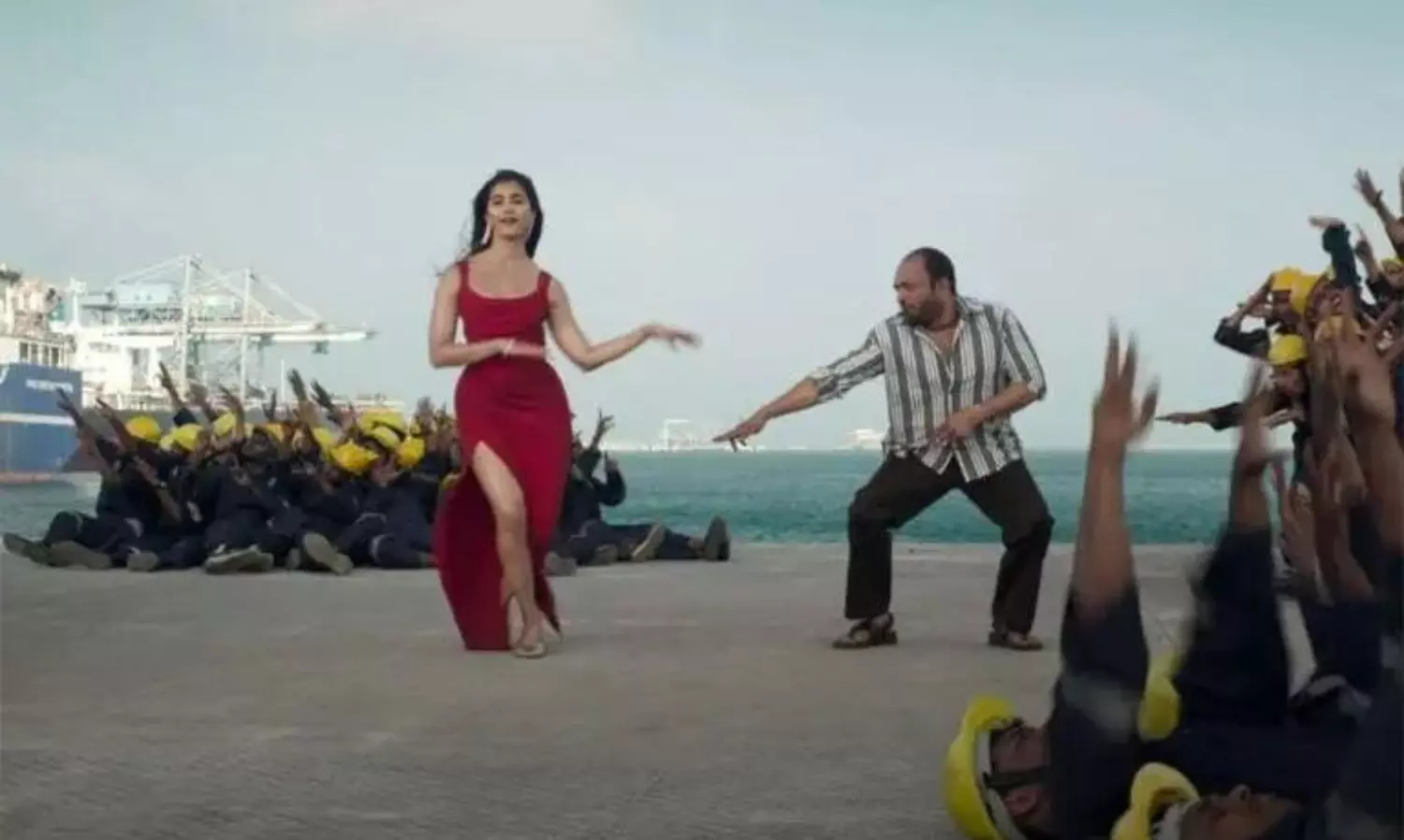 రీసెంట్ గా బ్లాక్ బస్టర్.. ఇప్పుడు పూజ పాటతో ఫుల్ వైరల్!