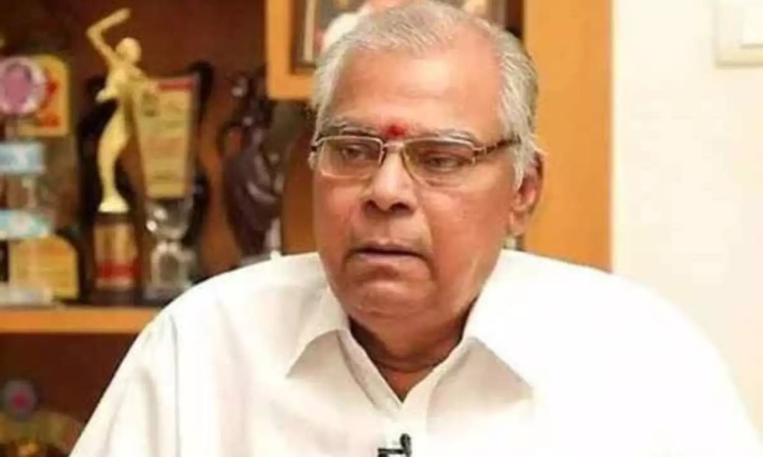 ముఖమంతా గడ్డం ఉండేవాడు హీరోనా? కోట ప్రశ్న! ముఖమంతా గడ్డం ఉండేవాడు హీరోనా? కోట ప్రశ్న!