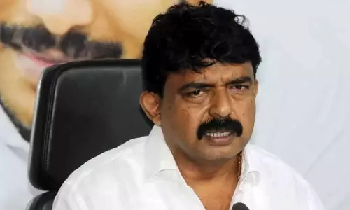 మరీ ఇలా బుక్ అయిపోతే ఎలా పేర్ని నాని?