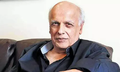 సూపర్‌ స్టార్‌ చాదస్తంకు విసిగి పోయిన దర్శకుడు..!