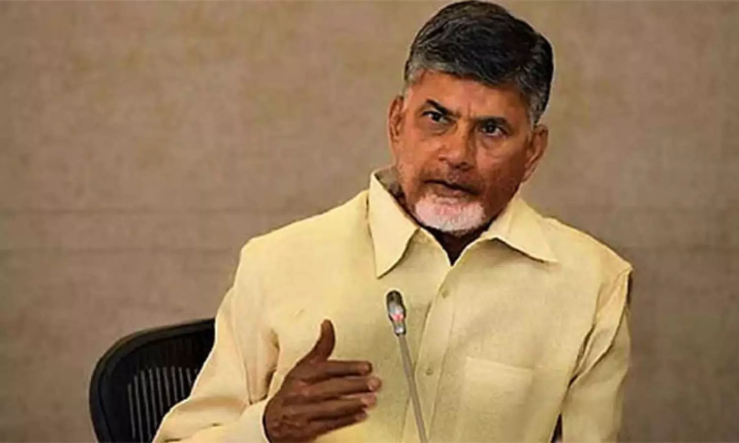 ఫిర్యాదులు స‌రే.. ప‌రిష్కారం ఏదీ?:  చంద్ర‌బాబు సీరియ‌స్‌