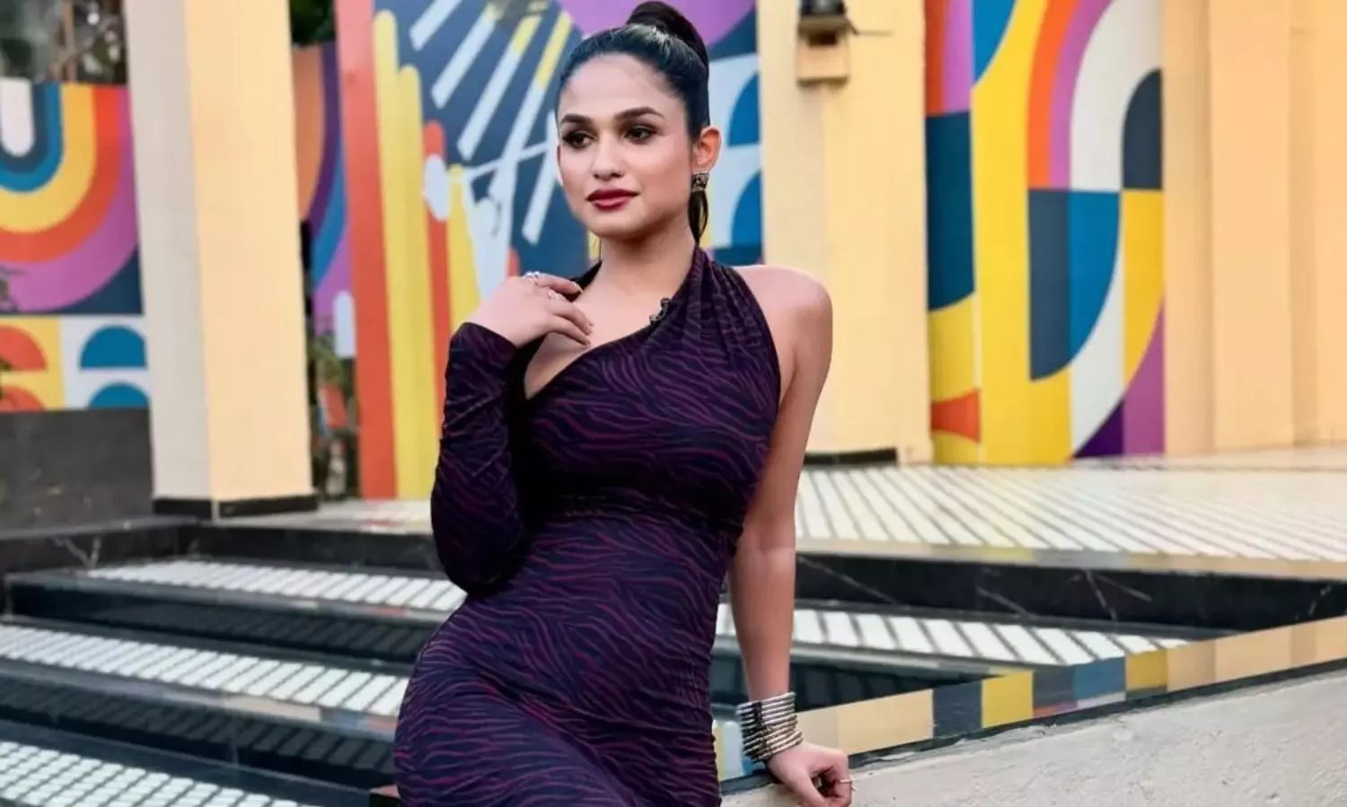 4లక్షలు కొట్టేశాడు.. పనిమనిషిపై నటి ఫిర్యాదు! 4లక్షలు కొట్టేశాడు.. పనిమనిషిపై నటి ఫిర్యాదు!