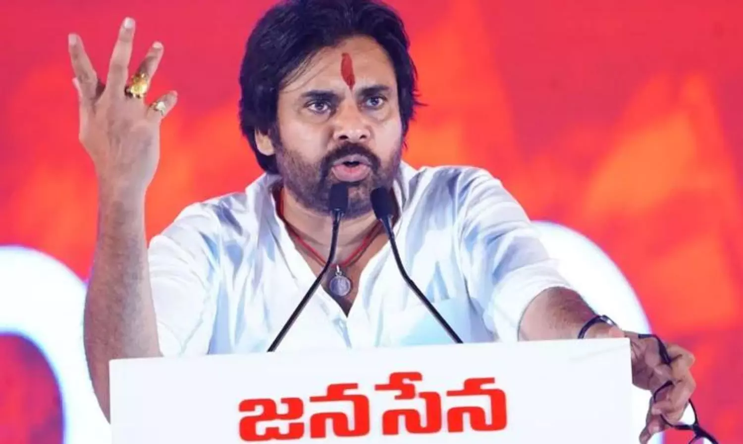 ప‌వ‌న్ పార్టీ బిగ్ హాట్ డిబేట్‌ : జ‌న‌సేన‌లో ఫ్రీడ‌మ్ లేదా... !