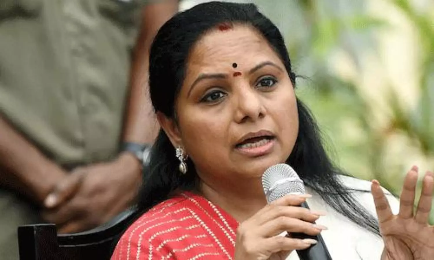 తెలంగాణ భవన్ కు కవితకు నోఎంట్రీనా?