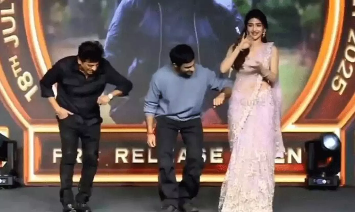 శ్రీలీల వైరల్ సాంగ్ కు శివన్న స్టెప్పులు చూశారా?