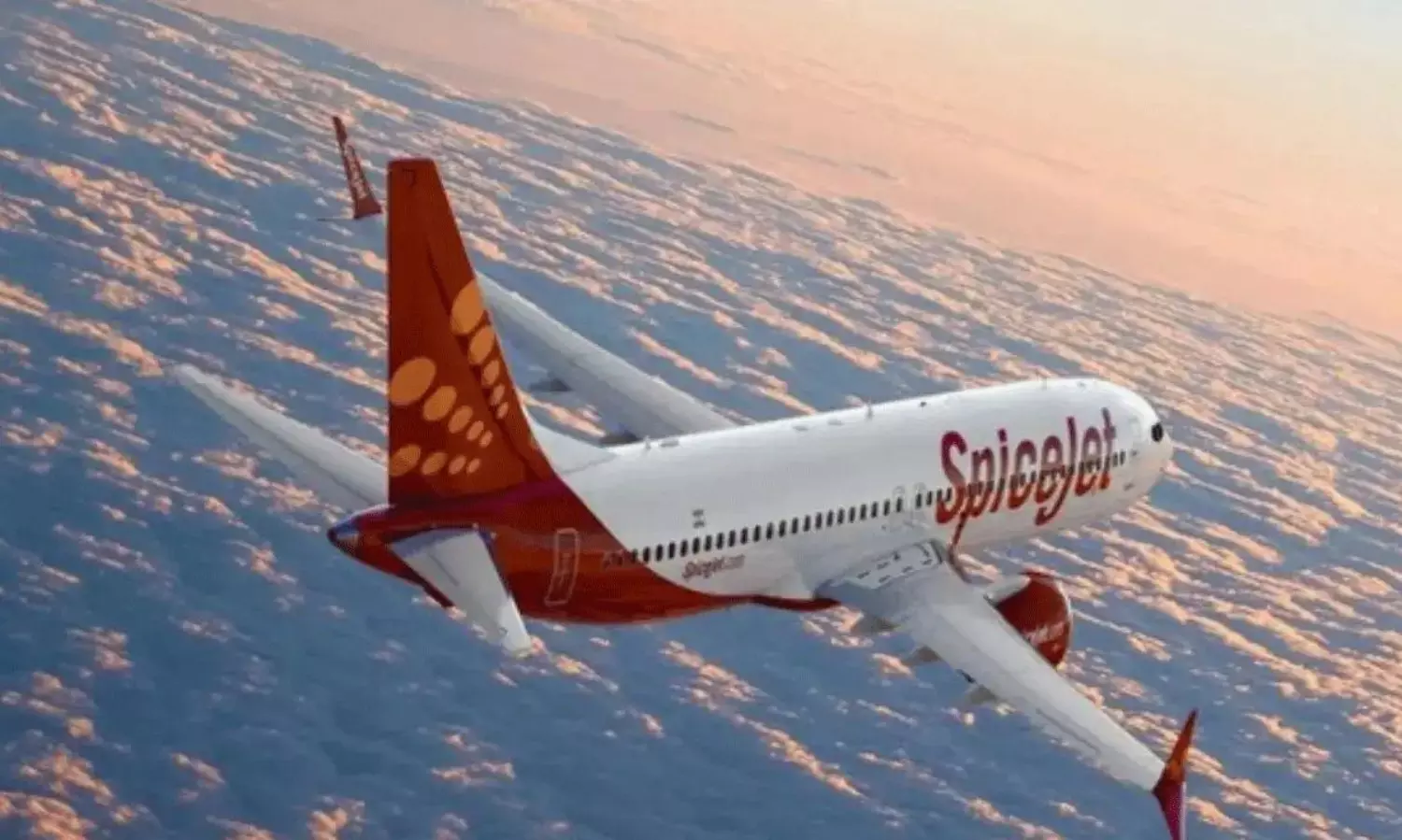 రెండు విమానాల్లో డ్యామేజ్ : గాల్లో దీపంలా ప్రయాణికుల భద్రత