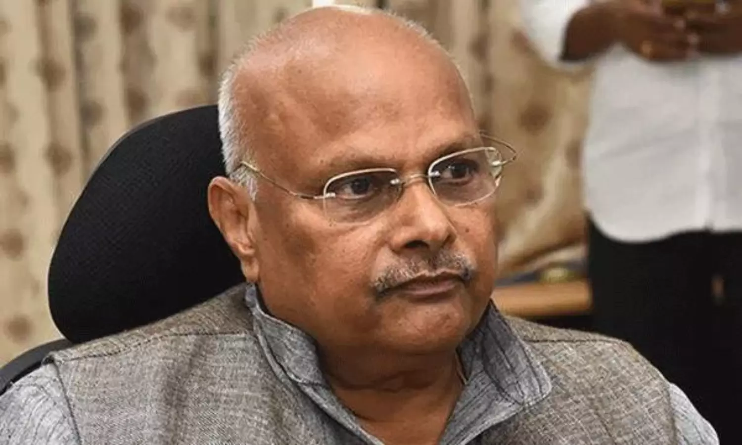 యనమల వేచి చూడాల్సిందేనా ?