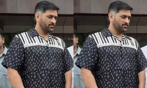 ధోనీ ధరించిన ఈ షర్ట్‌ ఖరీదు ఎంతో తెలుసా..!