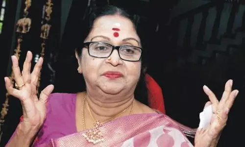 మెరుపు వెలుగులో చెలి కన్నులలో...ఆమె ఎవర్ గ్రీన్ బ్యూటీ క్వీన్ !