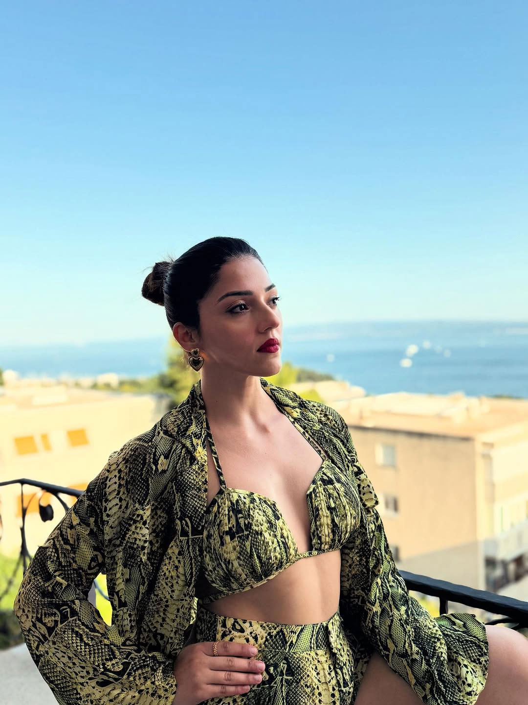 Mehreen Pirzada Sets All the Summer Mood You Need Mehreen Pirzada Sets All the Summer Mood You Need