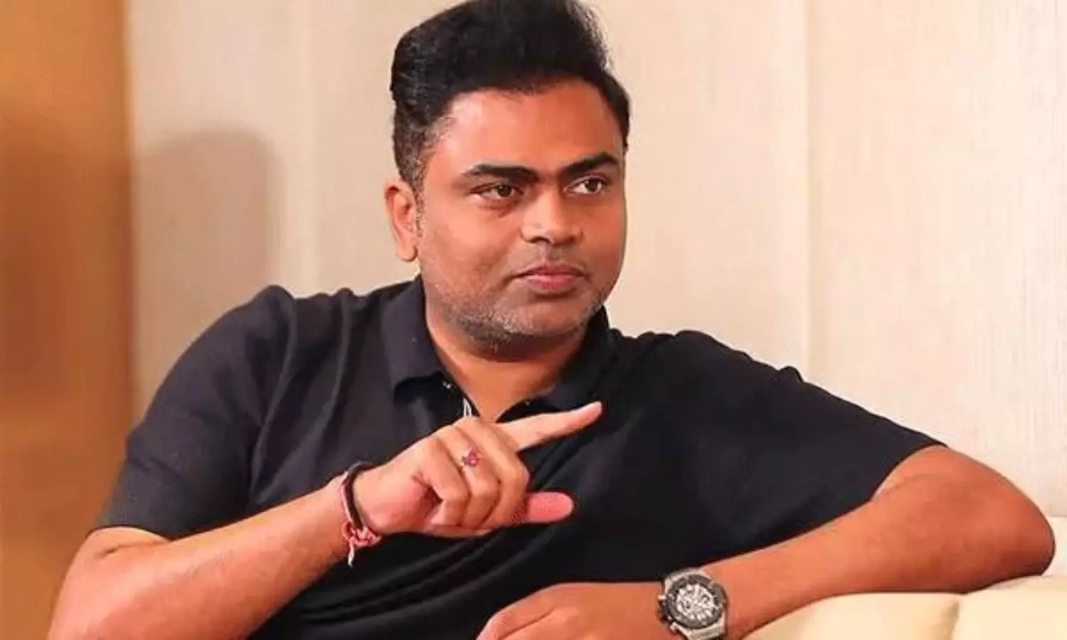 వంశీ పైడిపల్లి యూటర్న్ తీసుకుంటున్నాడా? వంశీ పైడిపల్లి యూటర్న్ తీసుకుంటున్నాడా?