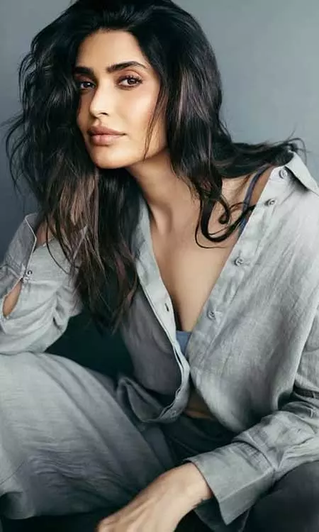 Karishma Tanna’s Effortless Charm in Grey Co-ords