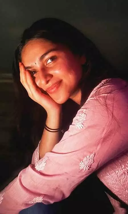 Kayadu Lohar’s Moonlit Moment Captures the Beauty of Silence