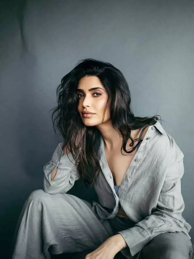 Karishma Tanna’s Effortless Charm in Grey Co-ords