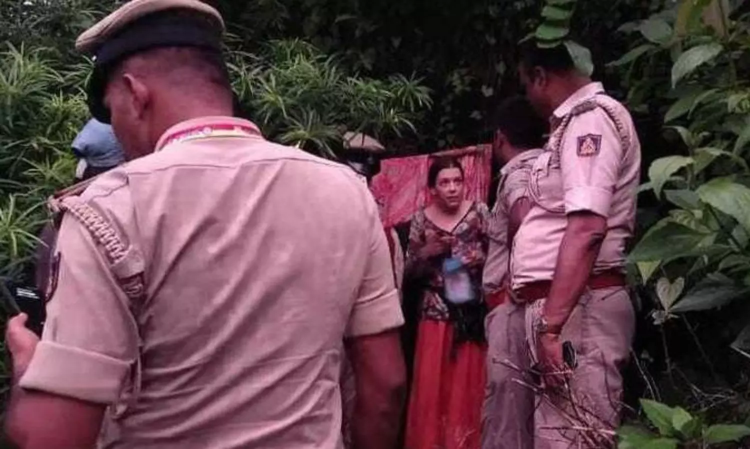 గోకర్ణ గుహలో ఏళ్లకు ఏళ్లుగా ఉంటున్న రష్యన్ మహిళ ఏం చెప్పింది?