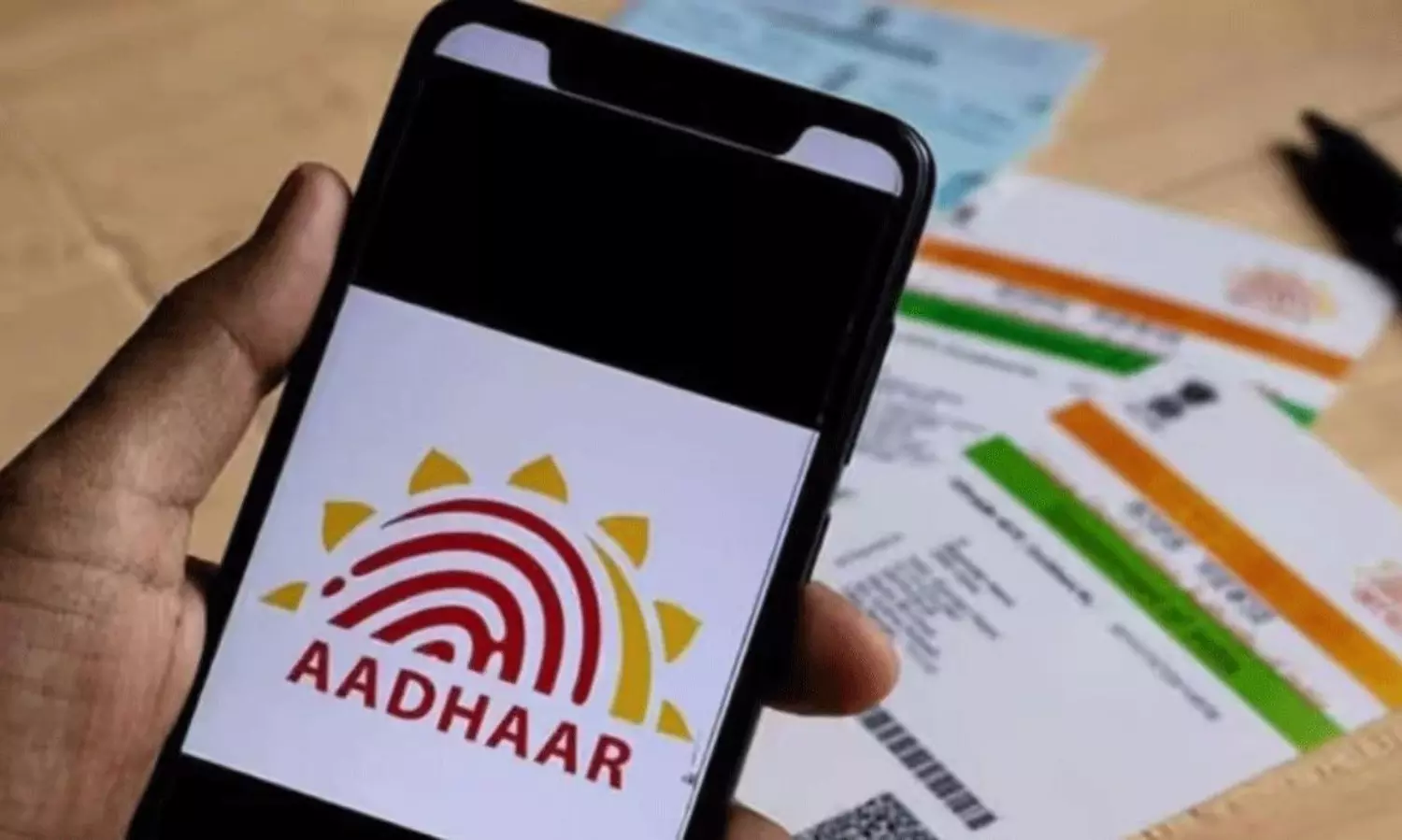 చనిపోయిన వారి ఆధార్ కార్డులు ఎందుకు యాక్టివ్ గా ఉన్నాయి.. వెలుగులోకి సంచలన విషయాలు