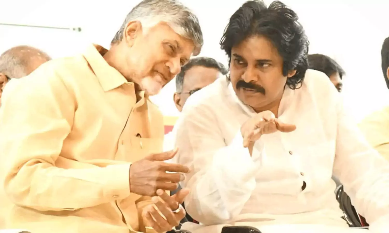 వైసీపీ నెత్తిన పాలు పోస్తున్న కూటమి వైసీపీ నెత్తిన పాలు పోస్తున్న కూటమి