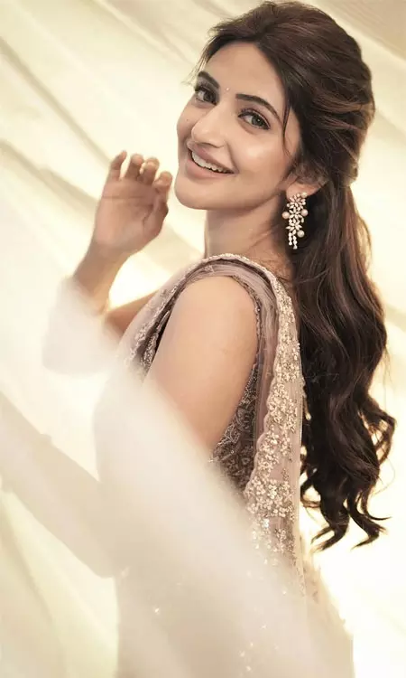 Sreeleelas Graceful Aura in Saree Lights Up Instagram