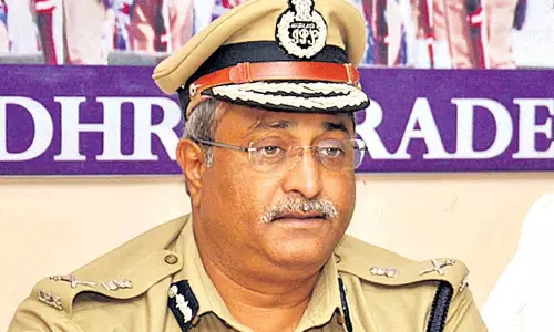 ఏబీవీపై కేసుల ఉపసంహరణ