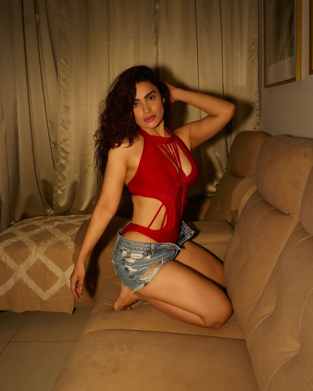 Sakshi Diwedi Redefines Glamour with Her Fierce Look