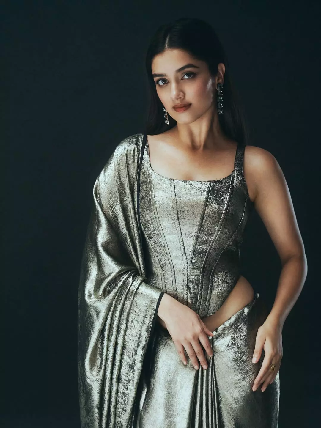 Bhagyashri Borse Dazzles in Textured Metallic Saree