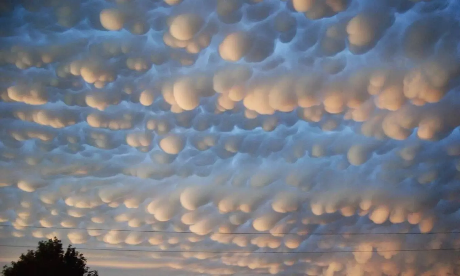 మానవాళికి మరో ముప్పు.. అకాశం అలా మారిపోయింది మానవాళికి మరో ముప్పు.. అకాశం అలా మారిపోయింది