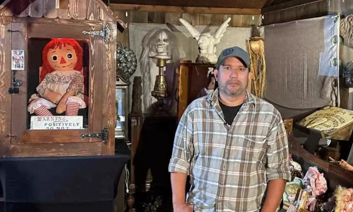 షాకింగ్ ట్విస్ట్: ప‌రిశోధ‌కుడిని చంపేసిన అమ్మో బొమ్మ‌