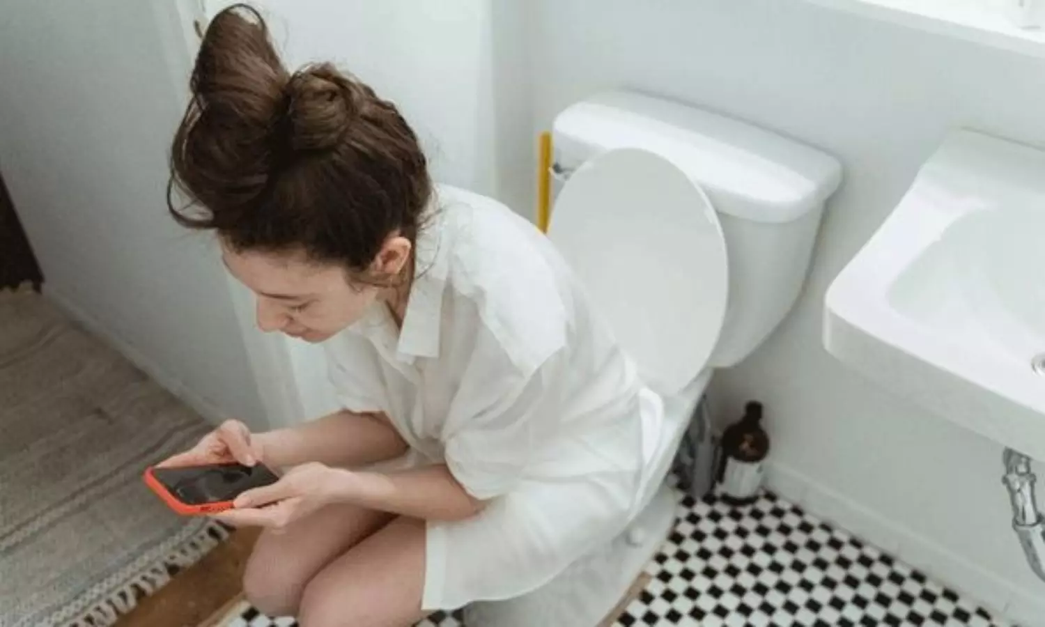 అసలేంటి బాత్రూం క్యాంపింగ్? ఎందుకు వైరల్ అవుతోంది?