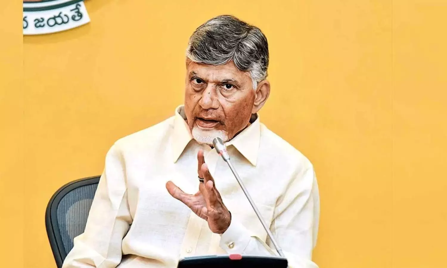 బాబు నెత్తిపై ఆశ‌-నిరాశ‌ల బ‌న‌క‌చ‌ర్ల‌!